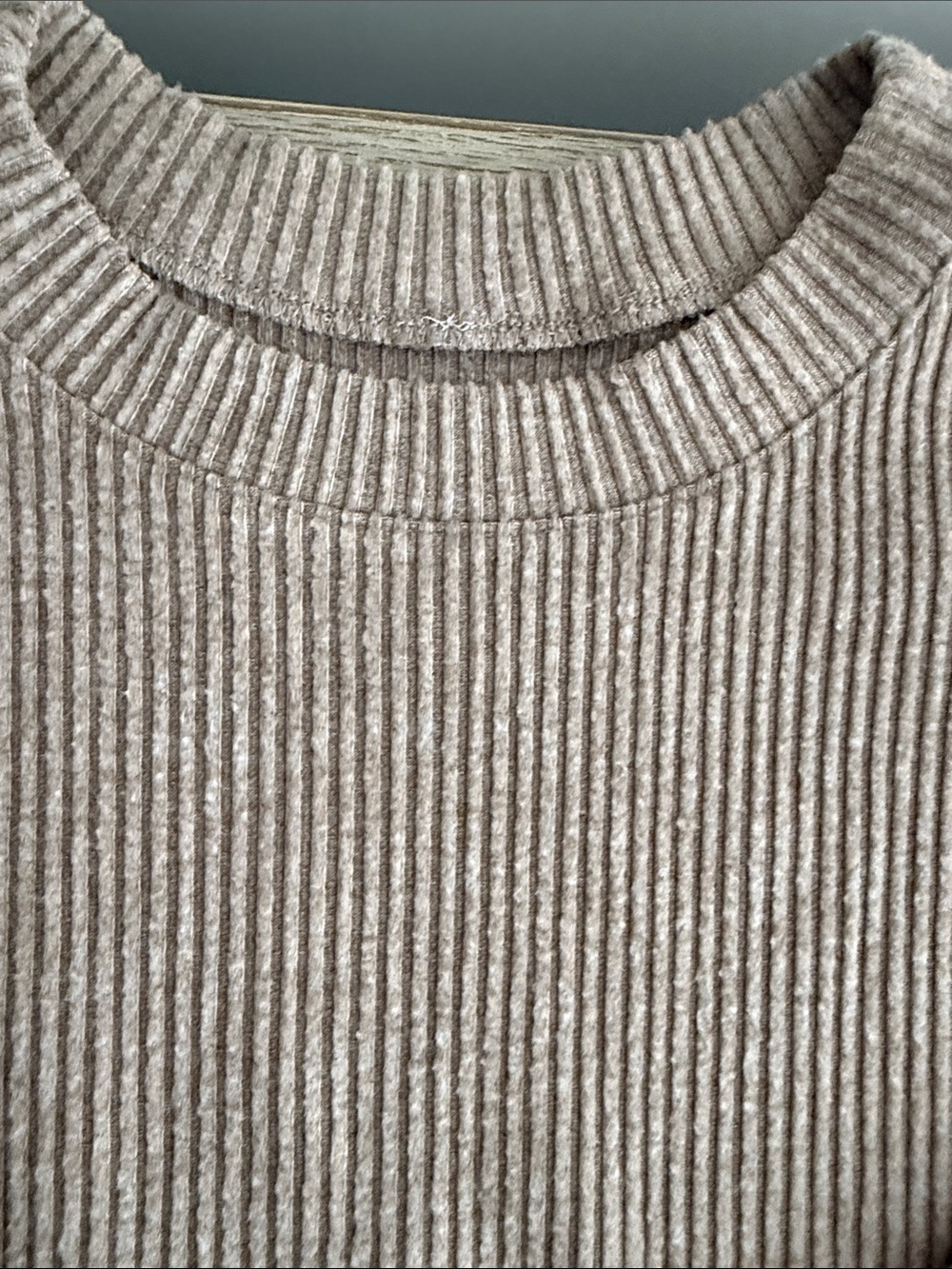 ALO Yoga Women's Ribbed Crewneck Sweatshirt and sweatpants set in Beige- XS - Picture 6 of 7